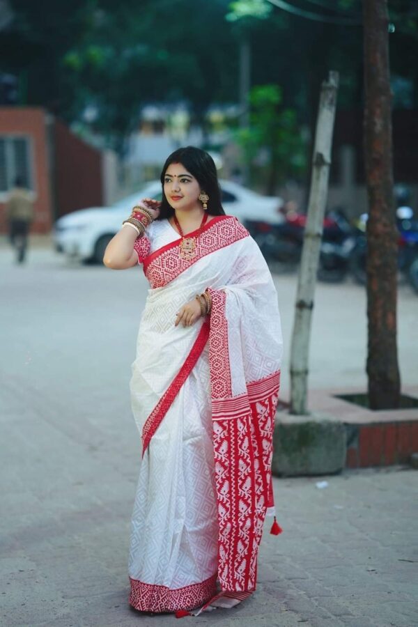 প্রিমিয়াম ধুপিয়ান সিল্ক শাড়ি - Image 3