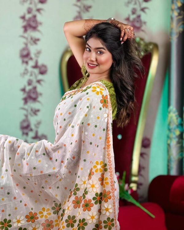 সাদা ধুপিয়ান সিল্ক শাড়ি - Image 3