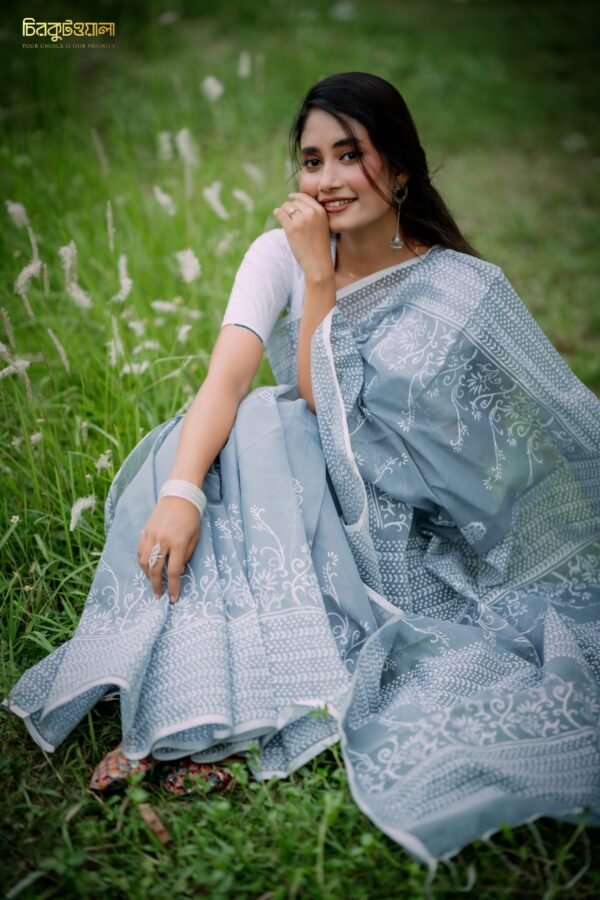 প্রিমিয়াম ধুপিয়ান সিল্ক ব্লক প্রিন্ট শাড়ি!